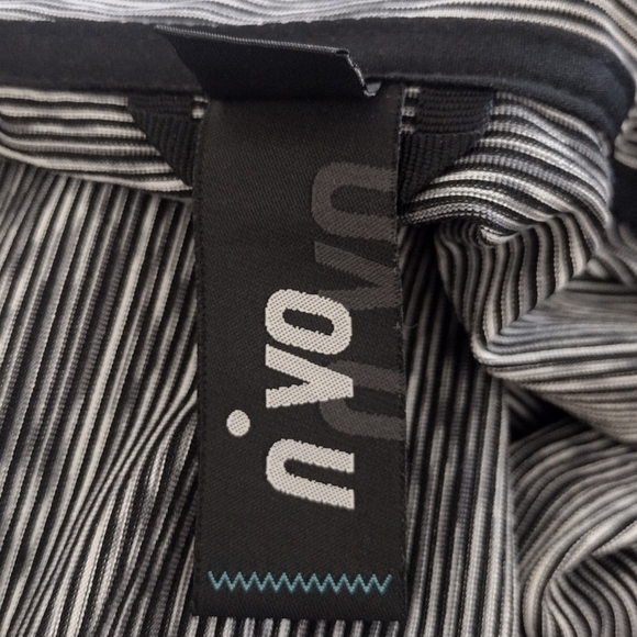 NVO Sport Women's Black Quilted Geometric Next Size Medium - Picture 4 of 6